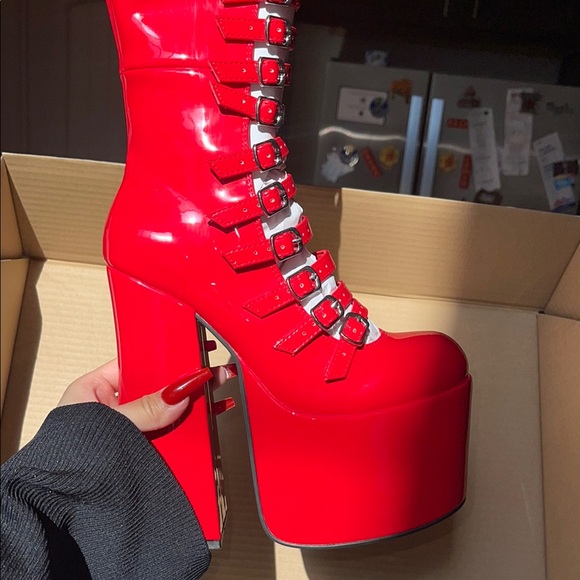Brand new current mood Red Platform Boots - Picture 2 of 6